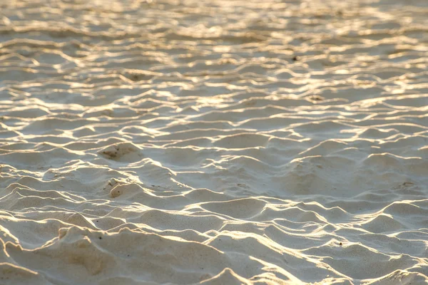 Arena de una playa con olas — Foto de Stock