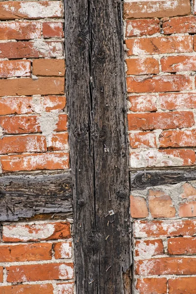 Egy régi favázas épület tégla fal — Stock Fotó