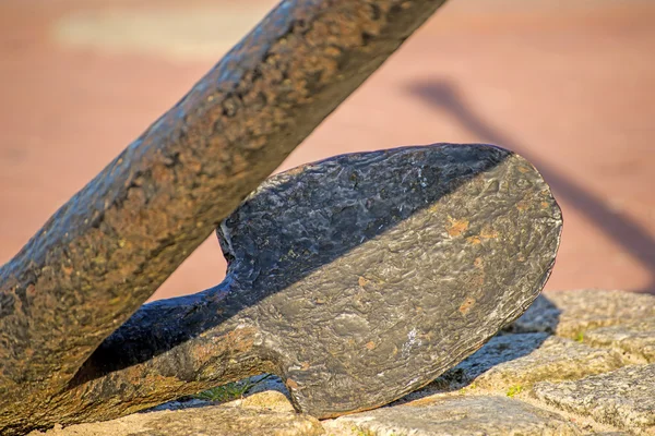 Anker, alt und rostig — Stockfoto