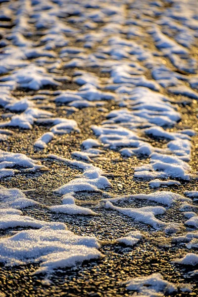 Camino con cubierta de nieve delgada — Foto de Stock
