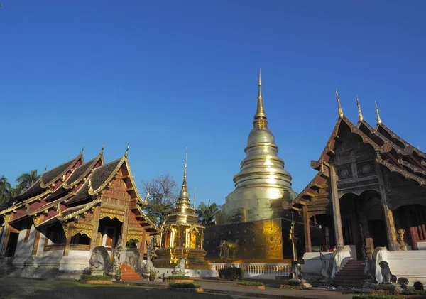 Morgonsolens Mjuka Ljus Wat Phra Singh Woramahawihan Chiang Mai Thailand — Stockfoto