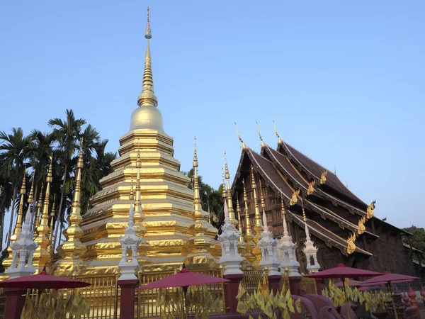 Golden Pagoda Wat Phan Tao Small Dharma Flag Symbol Buddhism — Fotografia de Stock