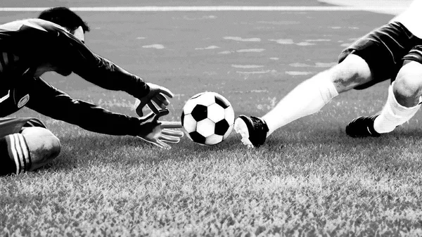 Jogador Futebol Ação Momento Jogo Futebol Com Goleiro — Fotografia de Stock