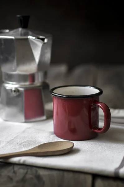 Esspresso pot and red coffee cup on table — Stock Photo, Image