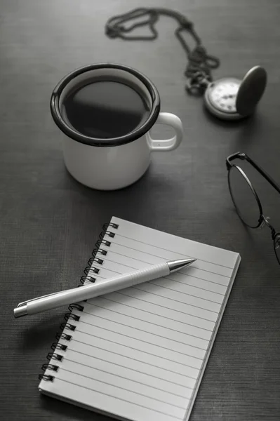 Escritorio en blanco y negro — Foto de Stock