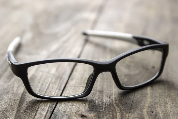 Gafas ópticas sobre fondo de madera — Foto de Stock