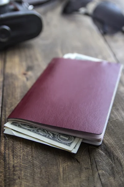Pasaporte y dinero en primer plano . — Foto de Stock