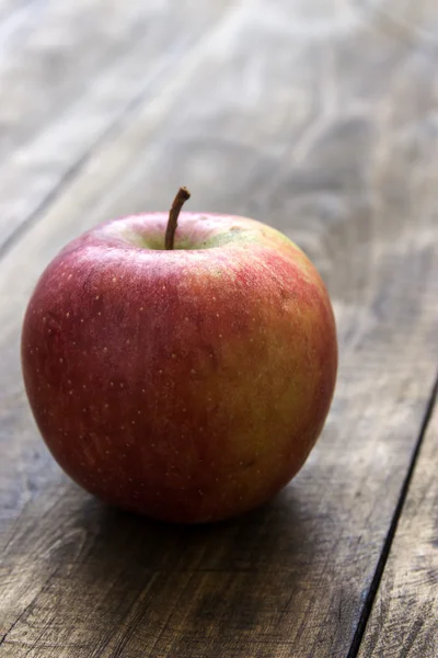 Red fresh organic apple on  old wooden table — Stock Photo, Image