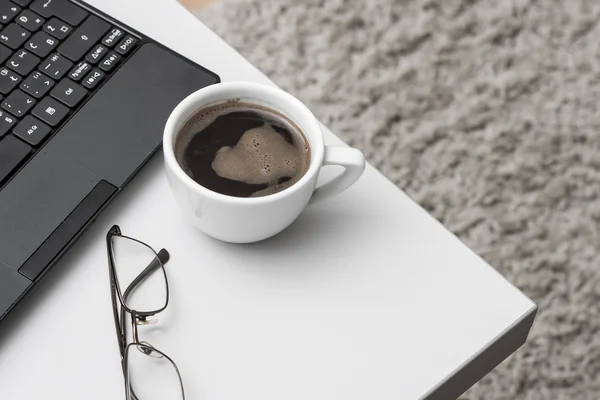 Coffee and netbook — Stock Photo, Image