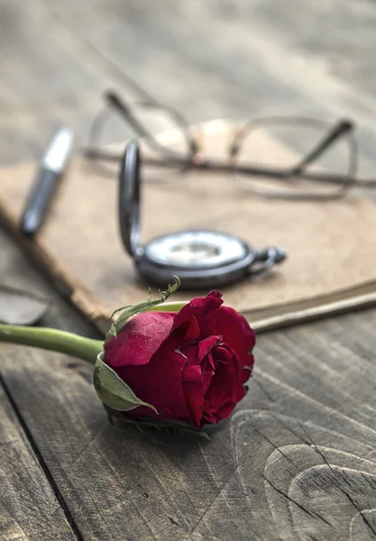 Lettera d'amore e rosa — Foto Stock