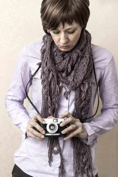 Mulheres com câmera — Fotografia de Stock