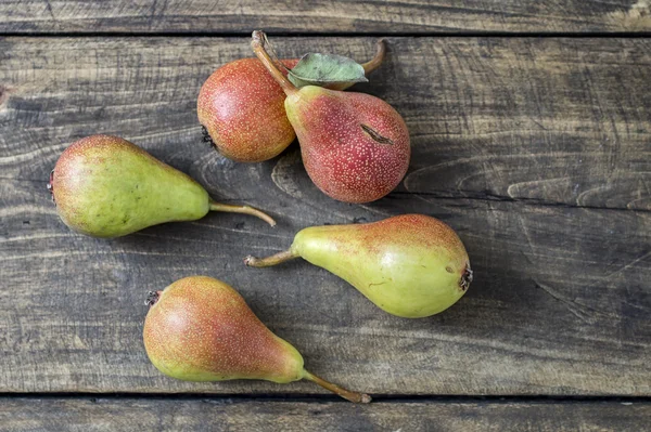 Pears on Dark Wooden Table — Zdjęcie stockowe