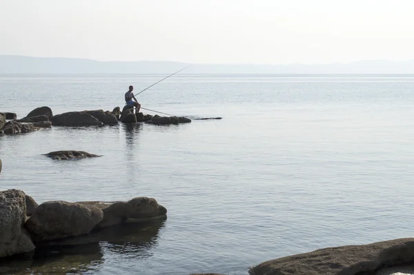 Pêcheur au bord de la mer — Photo