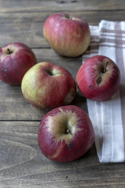 Organic red apples on table — Stock Photo, Image