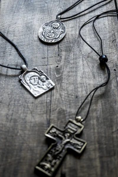 Bijoux artisanaux concepts religieux — Photo