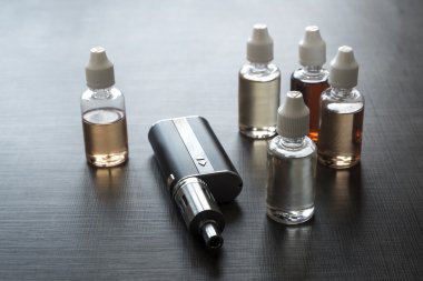 e-sigara ile lots-in farklı yeniden doldurmak şişe