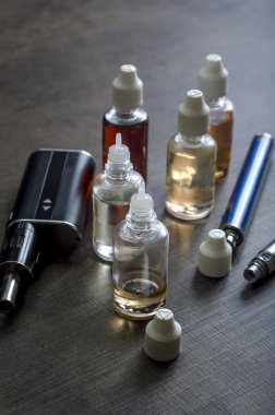 e-sigara ile lots-in farklı yeniden doldurmak şişe