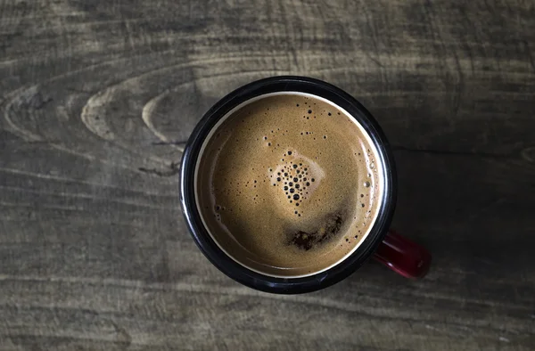 Taza de café sobre mesa de madera — Foto de Stock