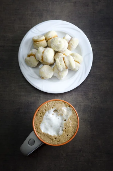 Os pequenos biscoitos de baunilha e café — Fotografia de Stock