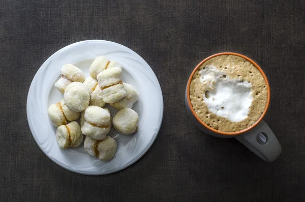 Os pequenos biscoitos de baunilha e café — Fotografia de Stock