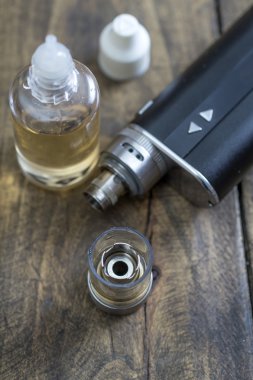 Vaping aygıt masada, gelişmiş e-sigara