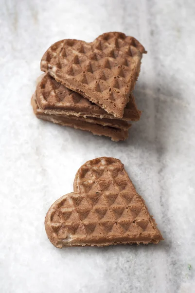 Herzförmige Waffeln auf dem Tisch — Stockfoto