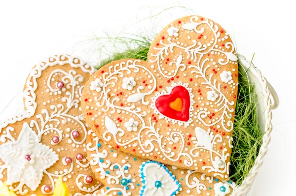 Isolated gingerbread valentine cookie heart — Stock Photo, Image