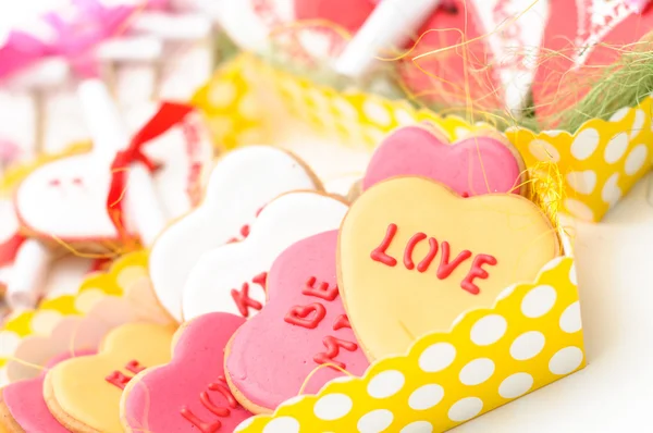 Galleta aislada de jengibre valentine corazón Imágenes De Stock Sin Royalties Gratis