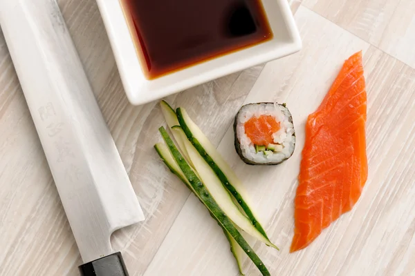 suşi rulo malzemelerle