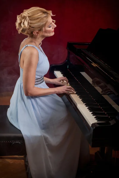 Beautiful woman musician piano music playing — Stock Photo, Image