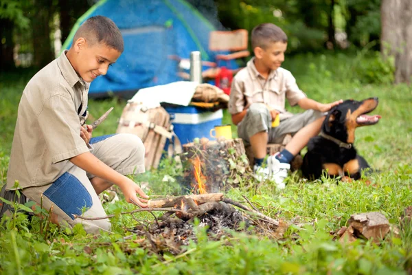 Excited children on a camping trip — Stock Photo, Image