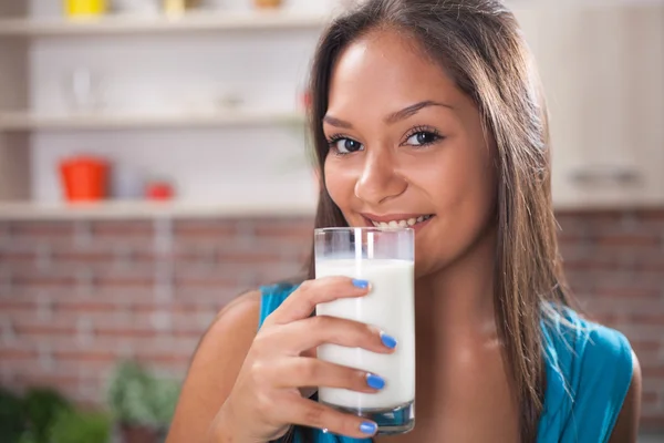 Happy young asian woman drinking milk — Stock Photo, Image