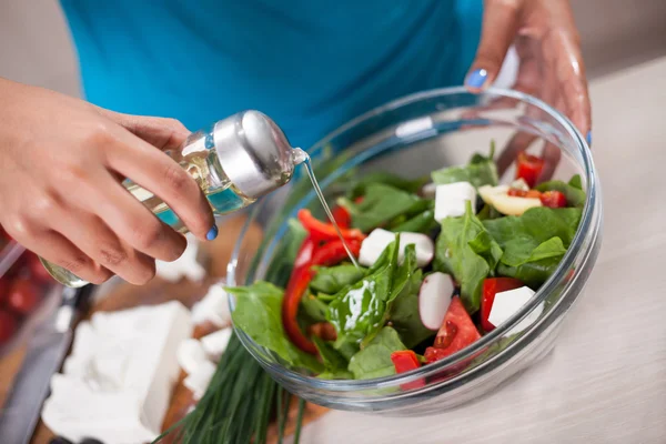 Women making fresh salad — Stock Photo, Image