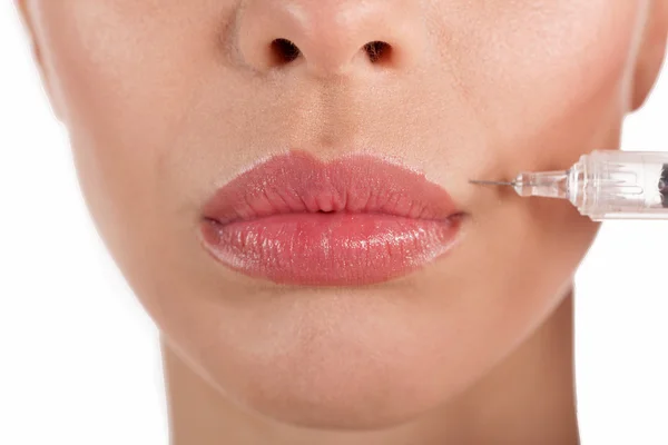 Nahaufnahme Botox-Schuss in die weiblichen Lippen, isoliert — Stockfoto