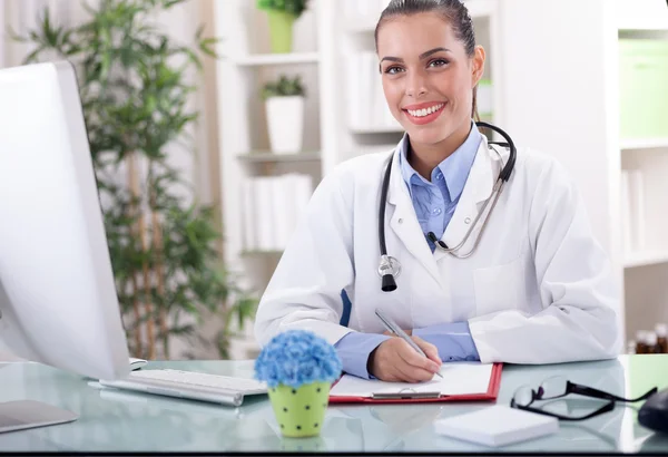 Portrait of a Friendly smiling female doctor with glasess — Stock Photo, Image