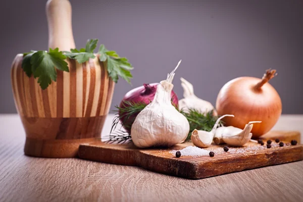 Knoblauch und Zwiebelgemüse mit Petersiliengewürz — Stockfoto