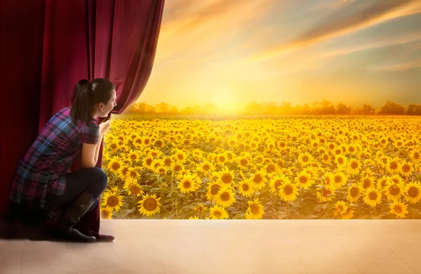 Girl opens the curtain and entrance in the magical world of natu — Stock Photo, Image