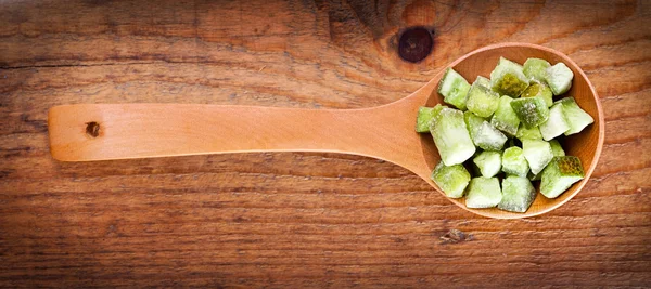 Getrocknete Amla-Früchte im Kochlöffel — Stockfoto