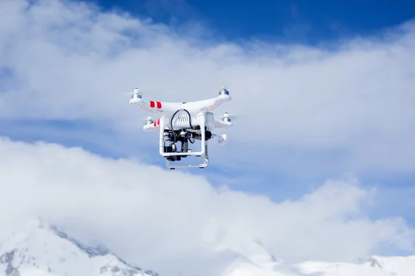 Quadrocopter drone on blue sky — Stock Photo, Image