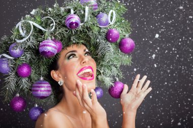 Noel moda model kadın. Yeni yıl saç ve makyaj