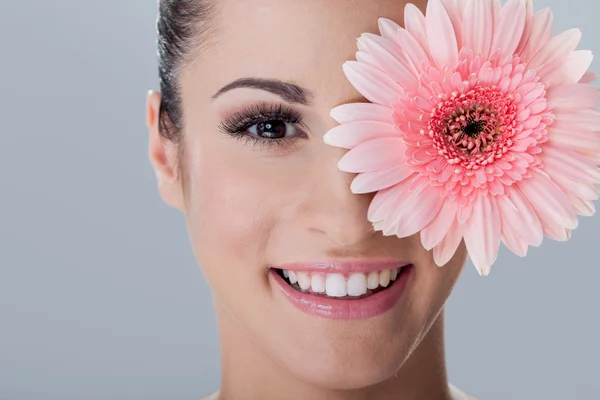 Retrato de mujer hermosa joven, cuidado de la ciencia y el concepto de spa —  Fotos de Stock