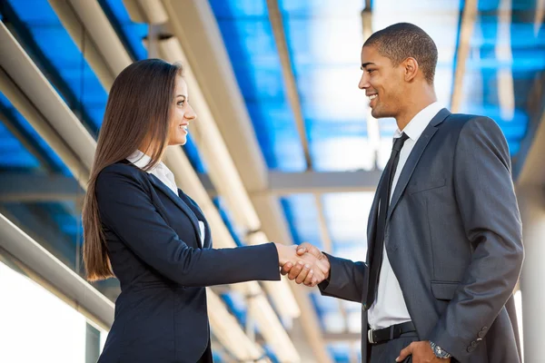 Businessman shaking hands — Stock Photo, Image