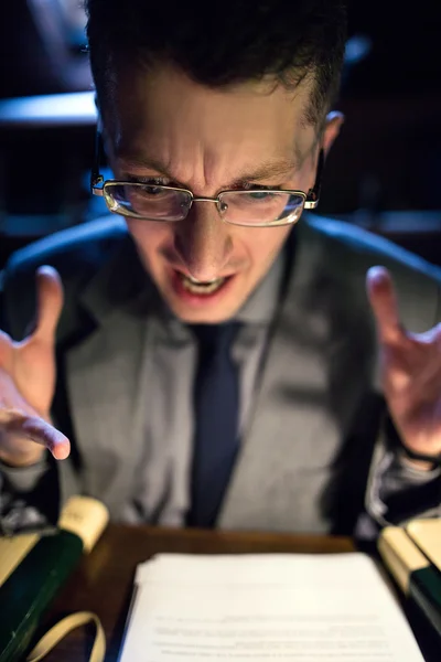 Surprised businessman under stress reads the document — Stock Photo, Image