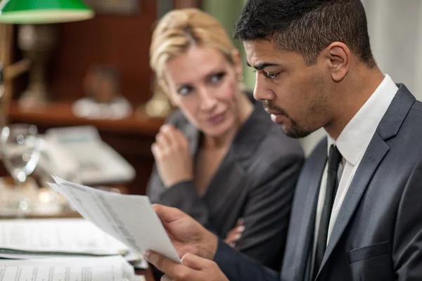 Secretary helps successful President's of companies in the  offi — Stock Photo, Image