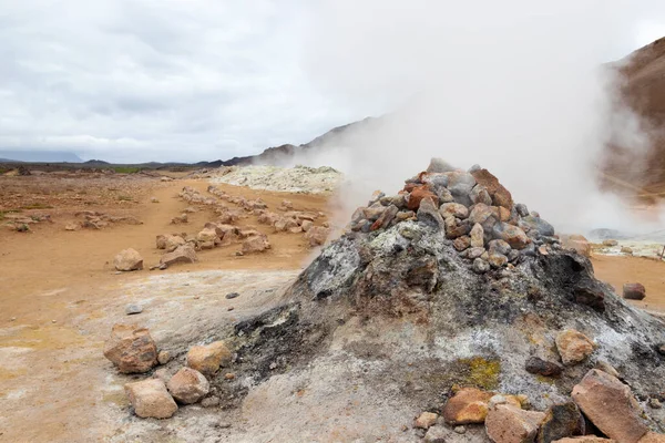 Геотермальная Зона Хверира Севере Исландии Возле Озера Миватн Курение Фумаролы — стоковое фото