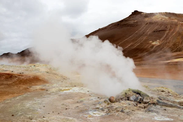 Obszar Geotermalny Hverir Północy Islandii Pobliżu Jeziora Myvatn Palenie Fumarole — Zdjęcie stockowe