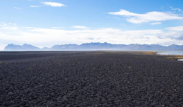 Півострів Хвальнс Чорним Камінням Який Тягнеться Кілька Кілометрів Східна Ісландія — стокове фото