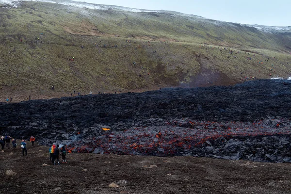 Grindavík Island Března 2021 Unikátní Přírodní Atrakce Lidé Stojí Vedle — Stock fotografie