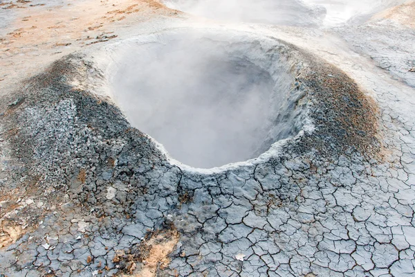 Hverir geothermisches Gebiet im Norden von Island. — Stockfoto