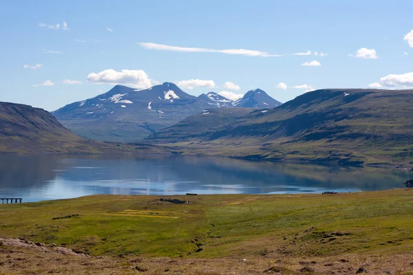 Όμορφα βουνά από Hvalfjordur φιόρδ. Ισλανδία. — Φωτογραφία Αρχείου
